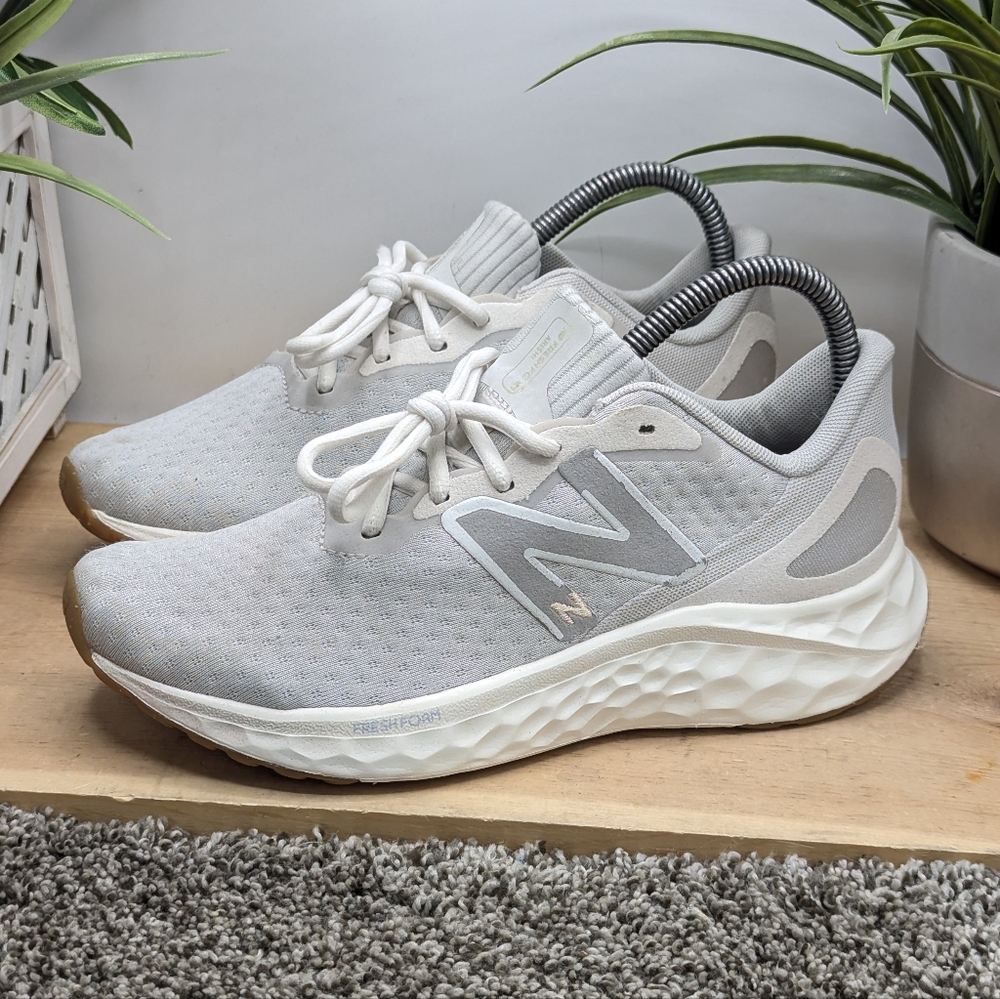 New Balance Women's Size 7B Fresh Foam Arishi V4 Classic Running Shoe